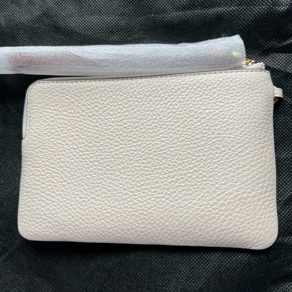 Coach Cream Colored Wristlet with Bear Motif BRAND NEW - Picture 3 of 3